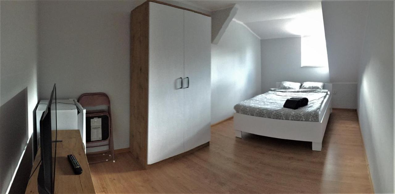 Pokoje Nad Jeziorakiem Siemiany Exteriér fotografie